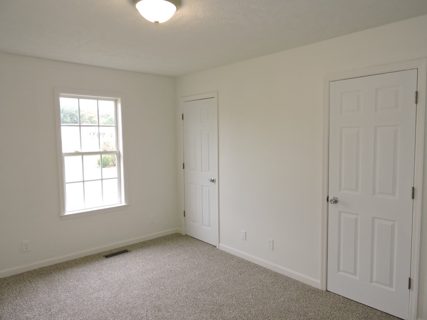118 Ferrells Loop Road Manchester, TN 37355 - Photo 16 of 28 an empty room with windows and closet