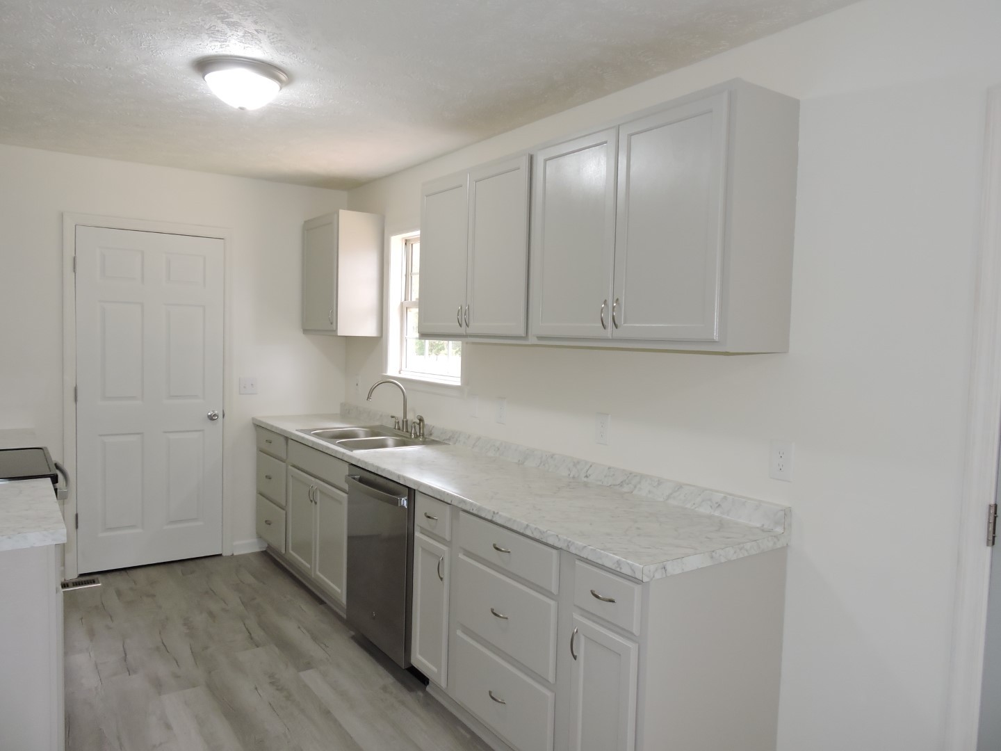 118 Ferrells Loop Road Manchester, TN 37355 - Photo 6 of 28 a kitchen with a sink cabinets and appliances