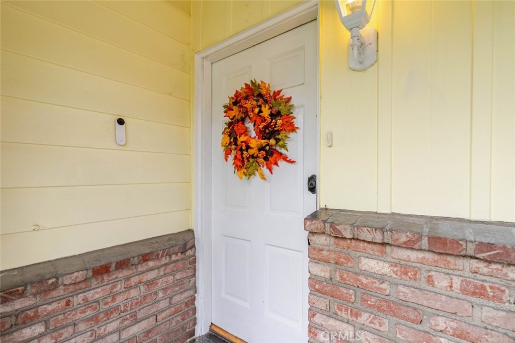 835 North Lincoln Street Burbank, CA 91506 - Photo 3 of 38