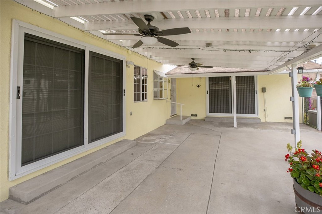 835 North Lincoln Street Burbank, CA 91506 - Photo 34 of 38 a view of a porch