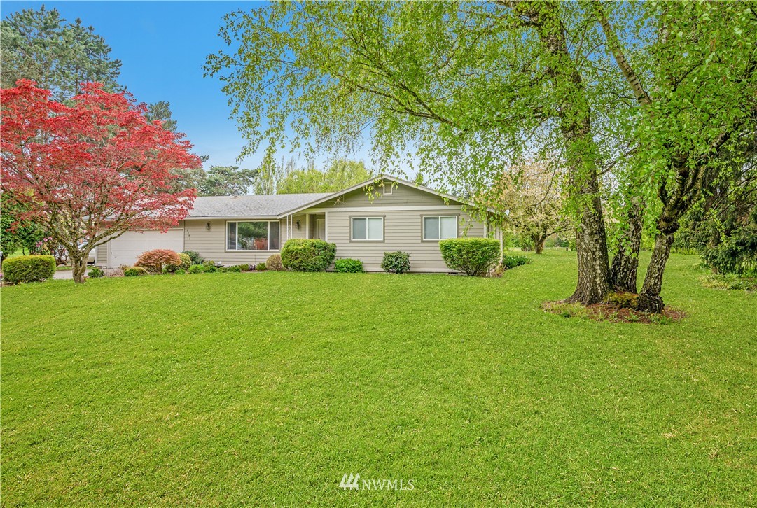 6891 Old Guide Road Lynden, WA 98264 - Photo 2 of 32 a front view of a house with garden