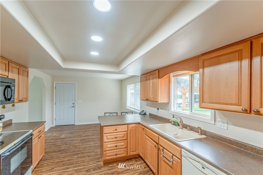 6891 Old Guide Road Lynden, WA 98264 - Photo 15 of 32 a kitchen with stainless steel appliances granite countertop a sink stove and cabinets