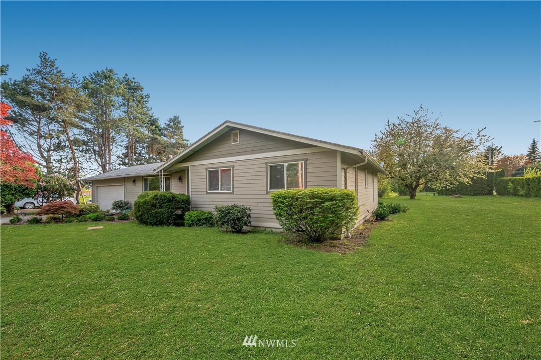 6891 Old Guide Road Lynden, WA 98264 - Photo 3 of 32 a front view of a house with garden