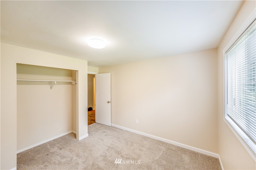 6891 Old Guide Road Lynden, WA 98264 - Photo 21 of 32 an empty room with windows and closet