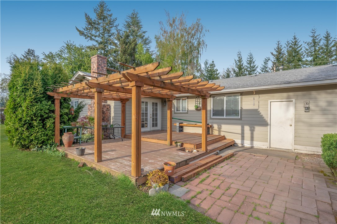 6891 Old Guide Road Lynden, WA 98264 - Photo 26 of 32 a view of a house with backyard porch and sitting area
