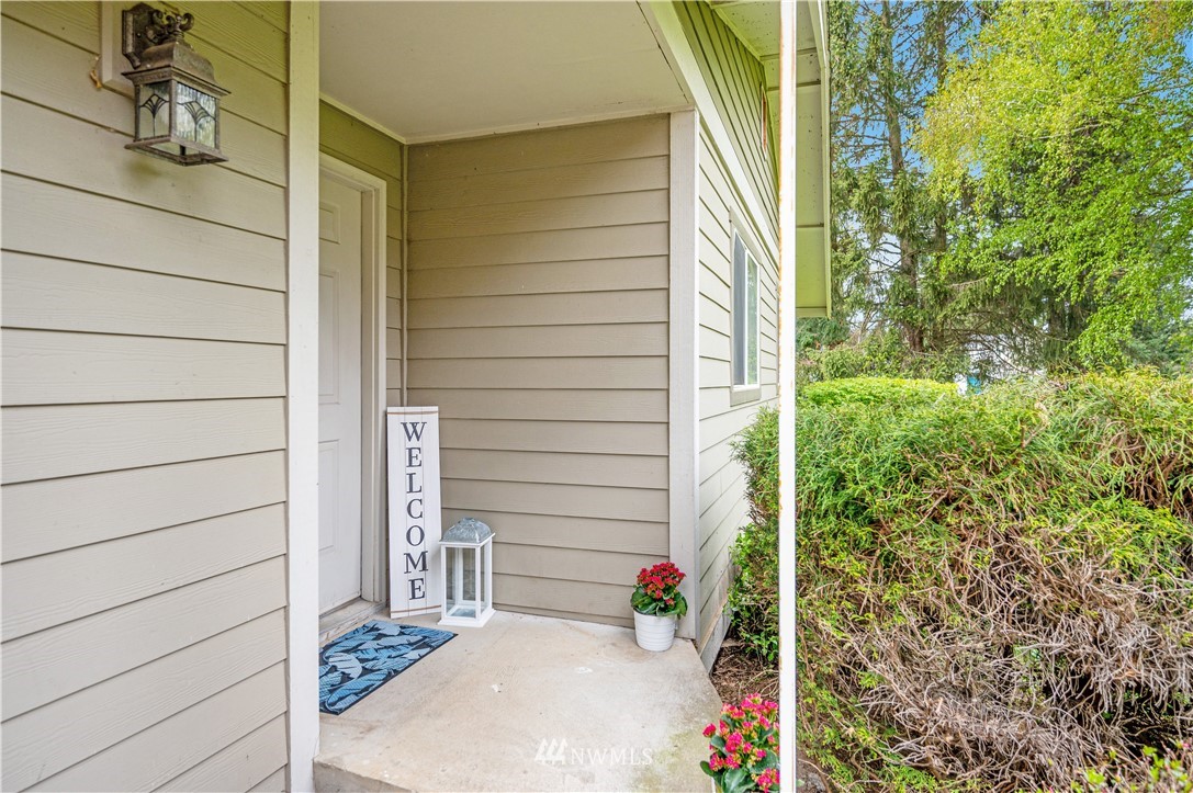 6891 Old Guide Road Lynden, WA 98264 - Photo 5 of 32 a view of door front of house