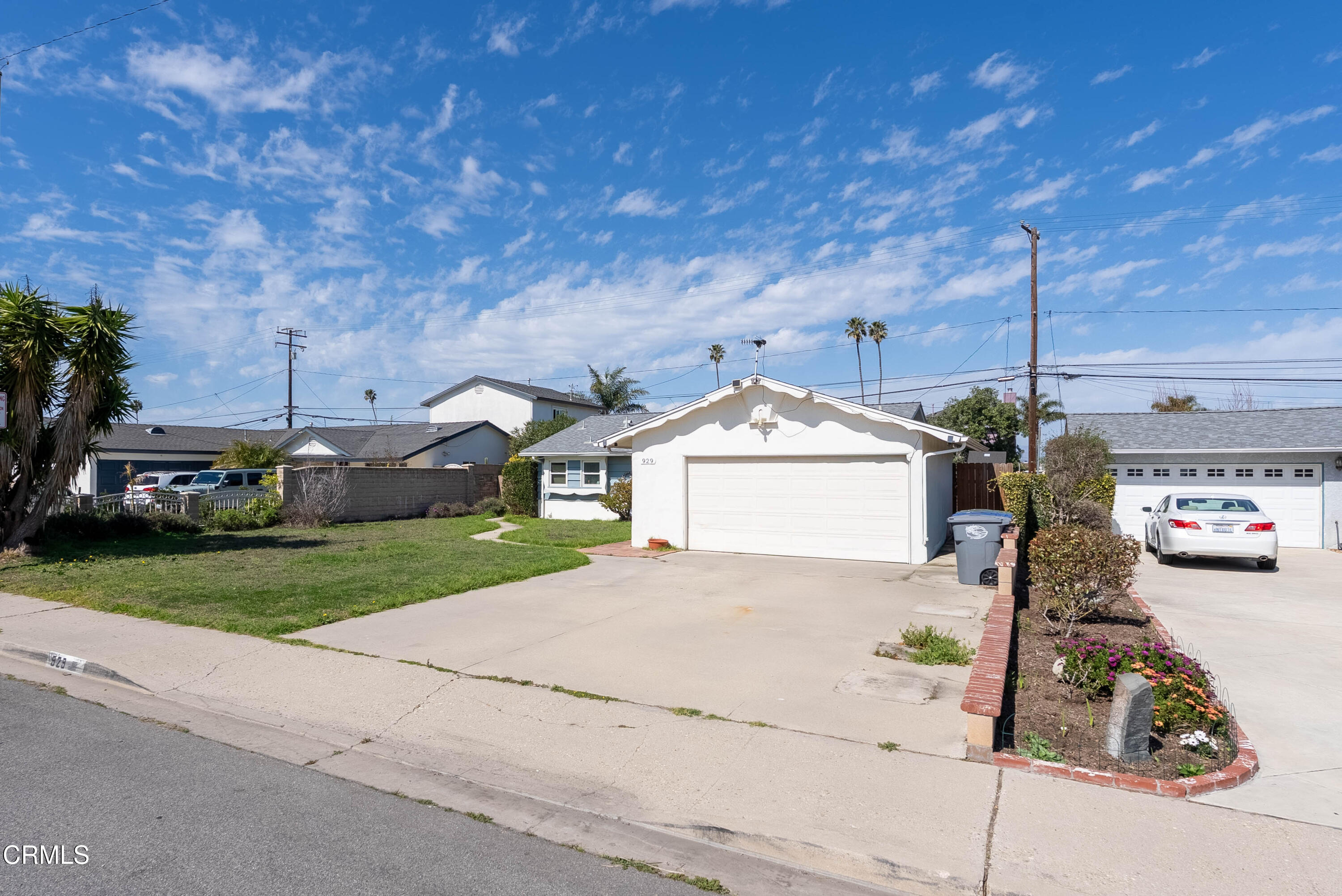 929 Bryce Canyon Avenue Oxnard, CA 93033 - Photo 2 of 11 a front view of a house with a yard and garage