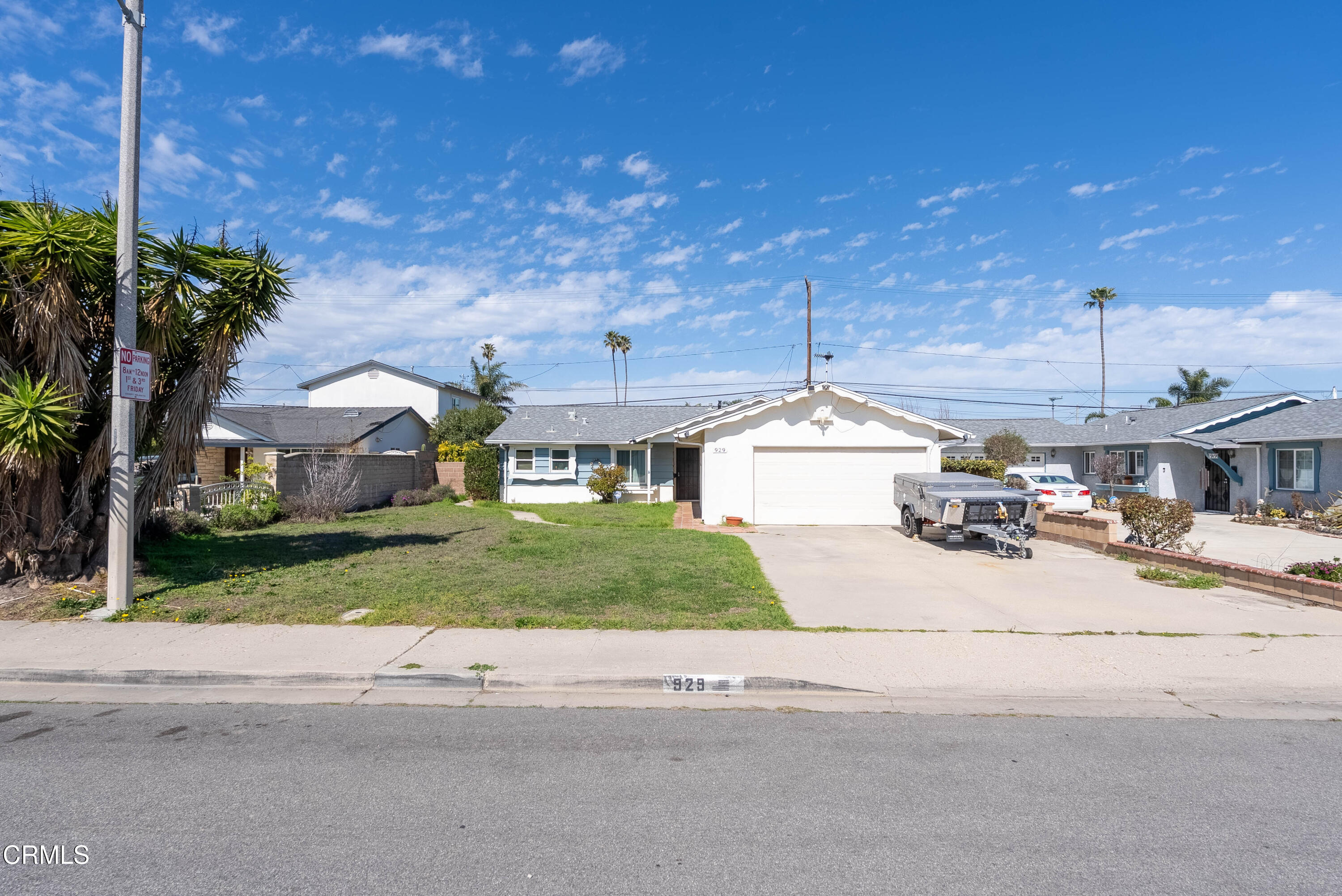 929 Bryce Canyon Avenue Oxnard, CA 93033 - Photo 4 of 11 a car parked in front of a brick house