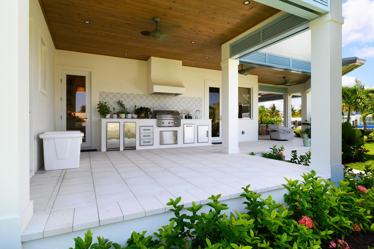 643 Pilot Road North Palm Beach, FL 33408 - Photo 44 of 73 a view of a patio with table and chairs potted plants