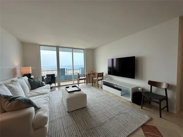 $5,750 | 90 Alton Road, Unit 2809, Miami Beach, FL 33139