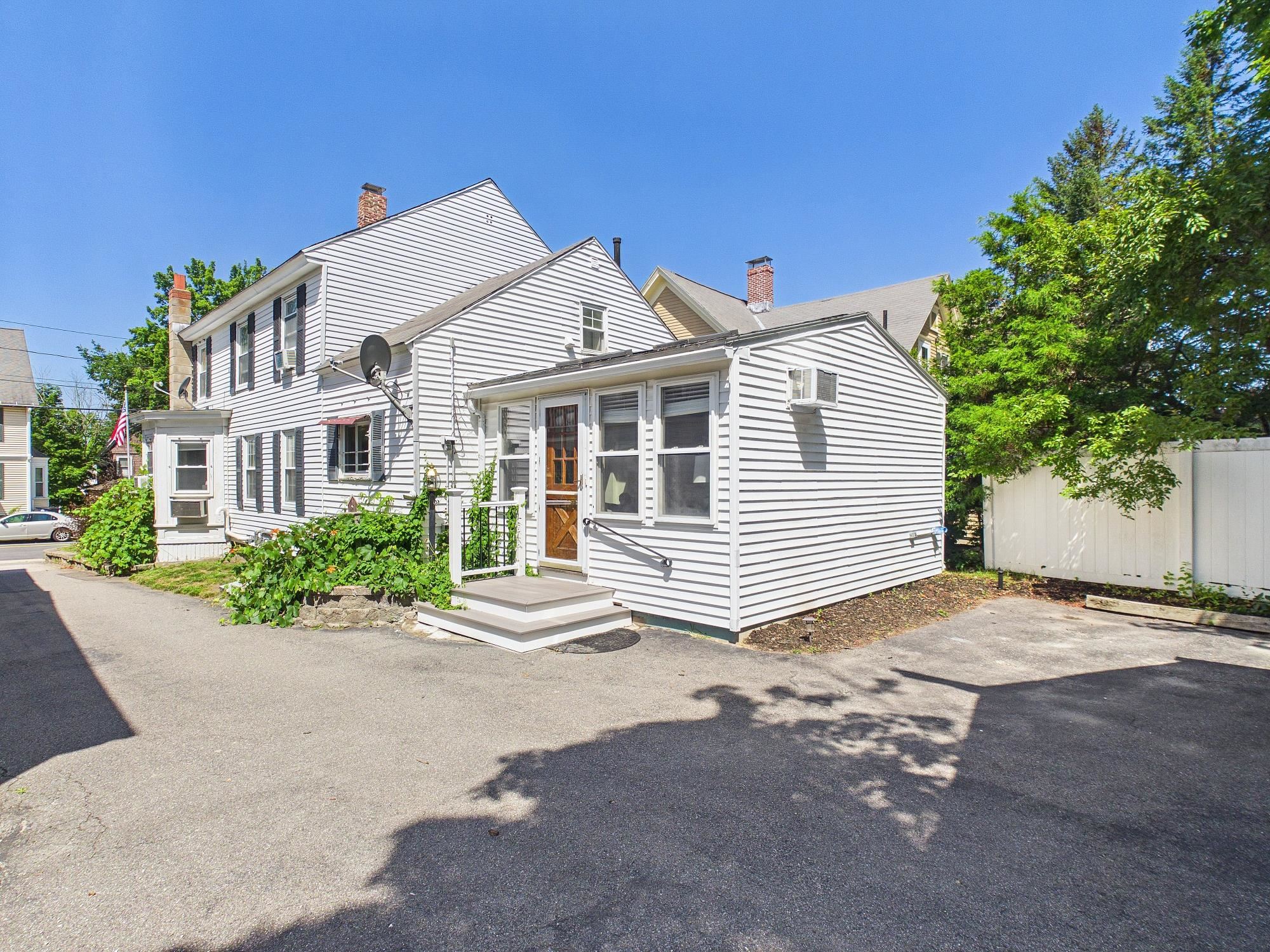 29 Manchester Street Nashua, NH 03064 - Photo 4 of 42