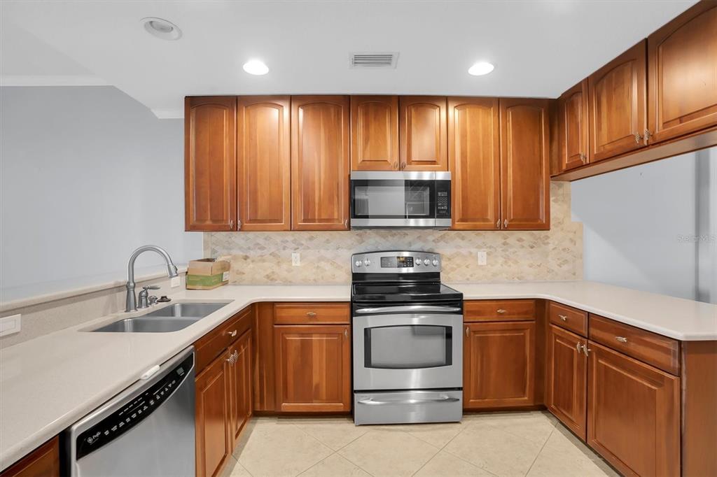 7040 Key Haven Road, Unit 605 Seminole, FL 33777 - Photo 4 of 63 Gallery Image 4