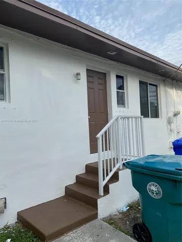 a view of entryway and hall