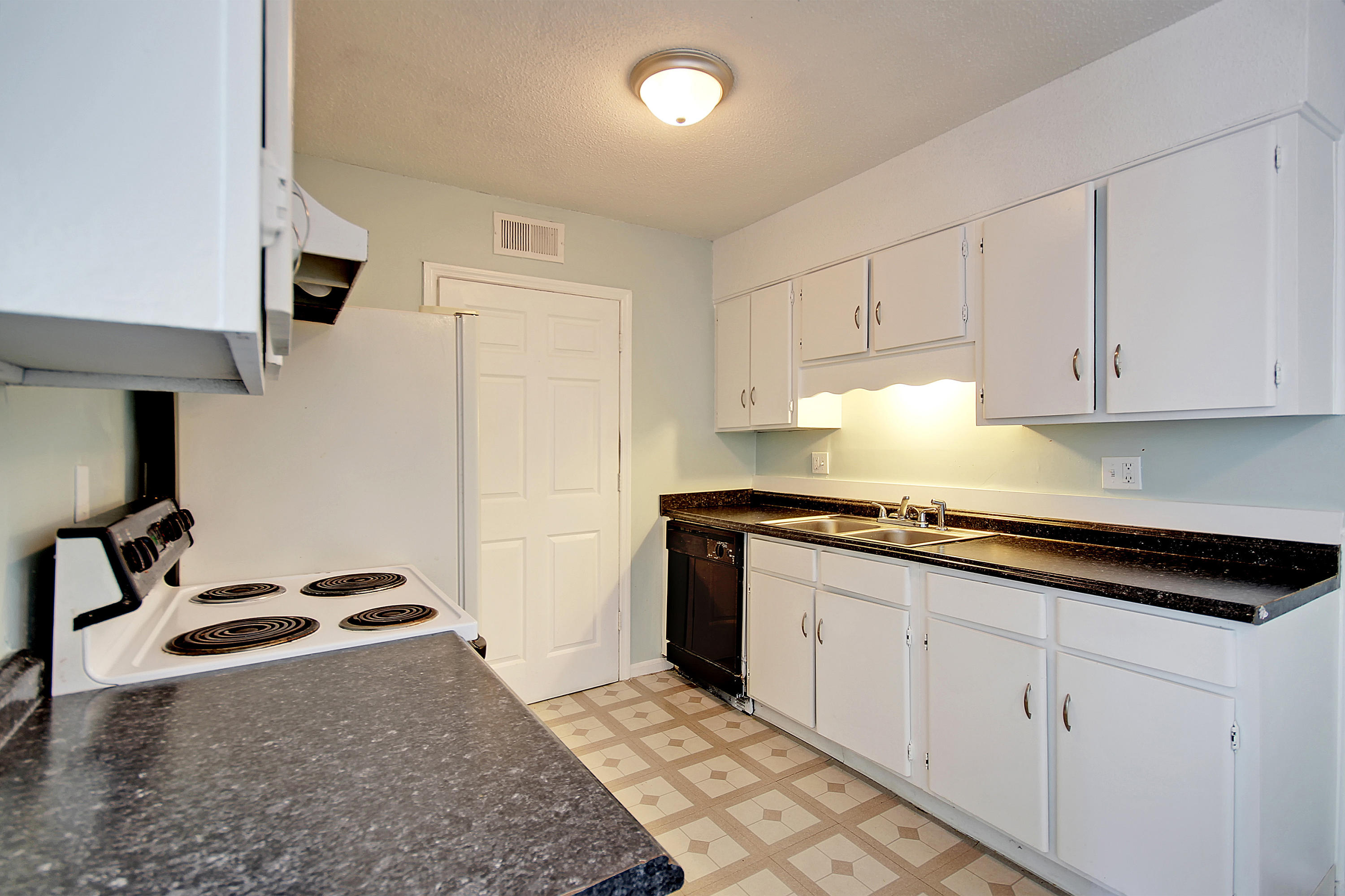 1402 Camp Road, Unit 11F Charleston, SC 29412 - Photo 8 of 21 IMG_6816_IMG_6822 copy
