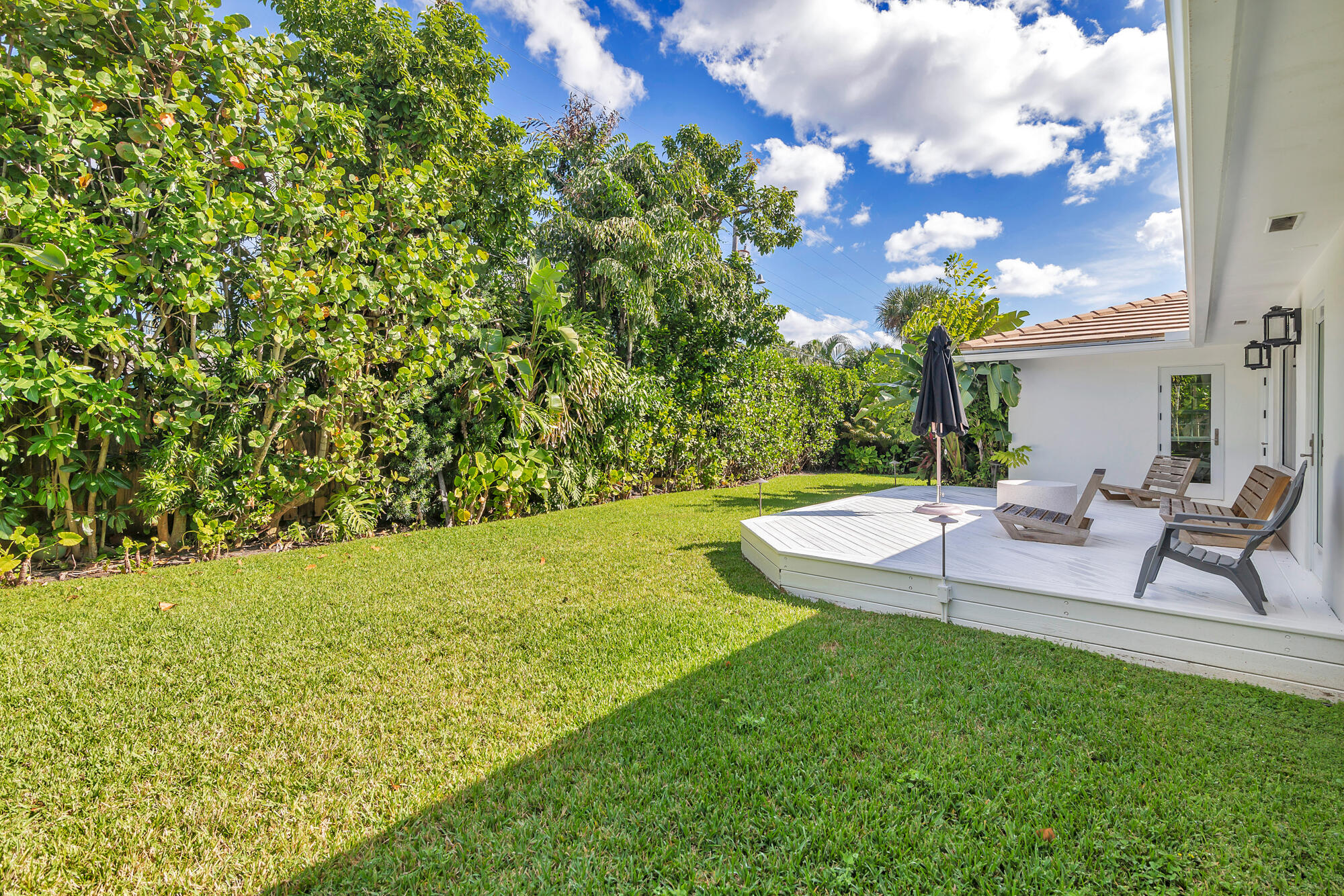 265 Rilyn Drive West Palm Beach, FL 33405 - Photo 4 of 8 low-24