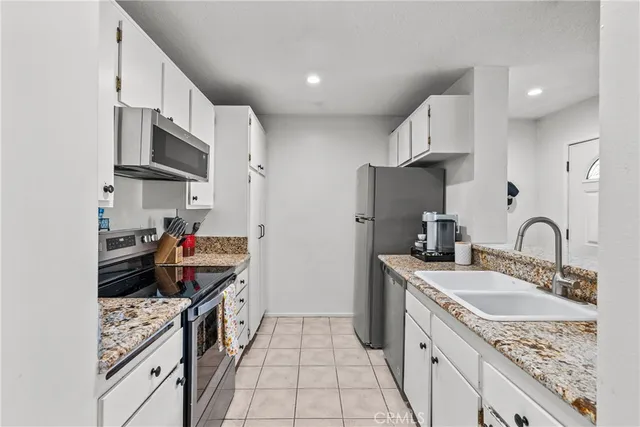 $450,000 | 25736 Player Drive, Unit R4, Valencia, CA 91355