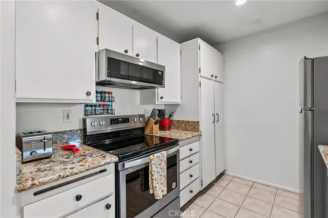 $450,000 | 25736 Player Drive, Unit R4, Valencia, CA 91355
