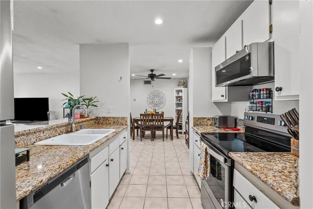 $450,000 | 25736 Player Drive, Unit R4, Valencia, CA 91355
