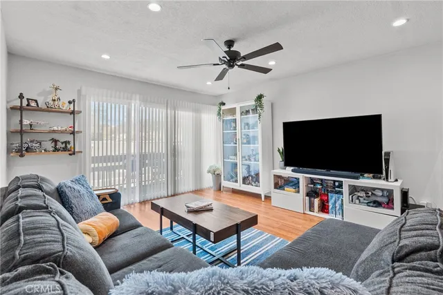 $450,000 | 25736 Player Drive, Unit R4, Valencia, CA 91355