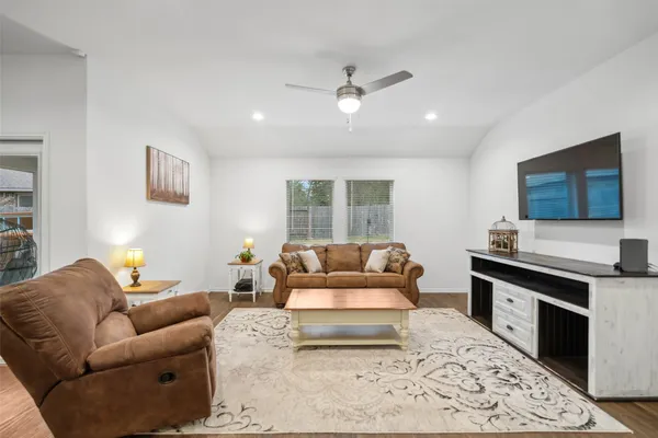 $2,100 | 3308 Cold Swan Court, Conroe, TX 77301