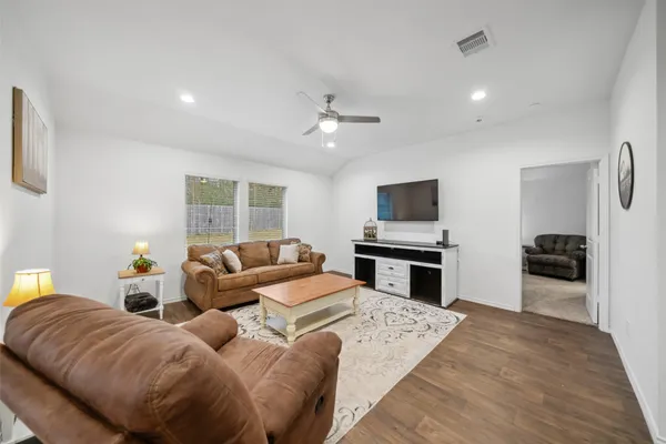 $2,100 | 3308 Cold Swan Court, Conroe, TX 77301