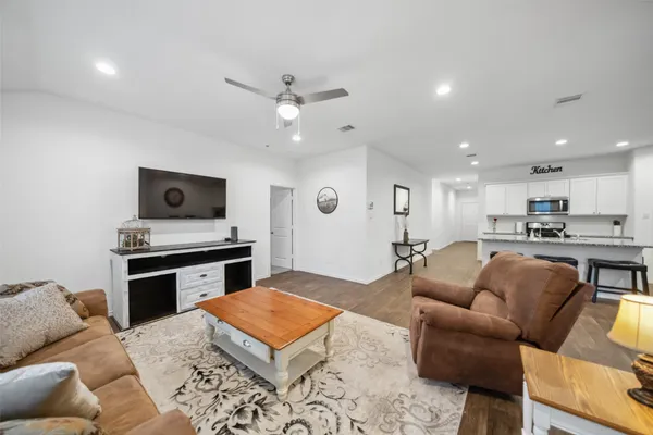 $2,100 | 3308 Cold Swan Court, Conroe, TX 77301