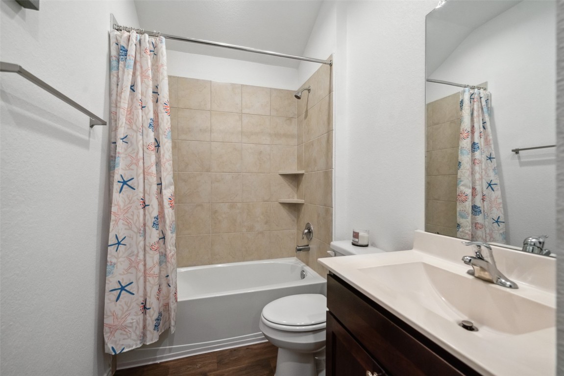 3308 Cold Swan Court Conroe, TX 77301 - Photo 4 of 25 Secondary bathroom at front of the home. Equipped with towels.