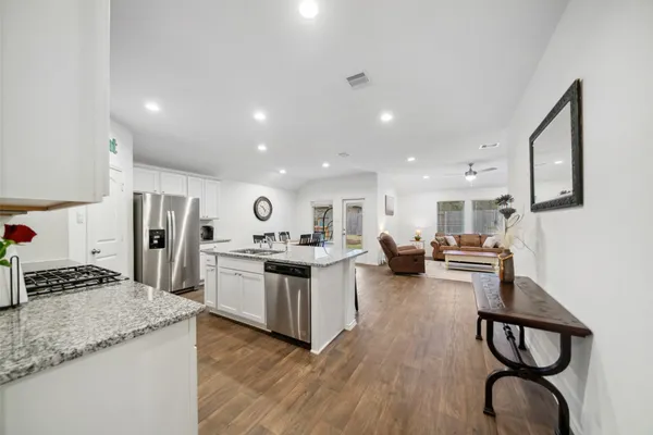 $2,100 | 3308 Cold Swan Court, Conroe, TX 77301