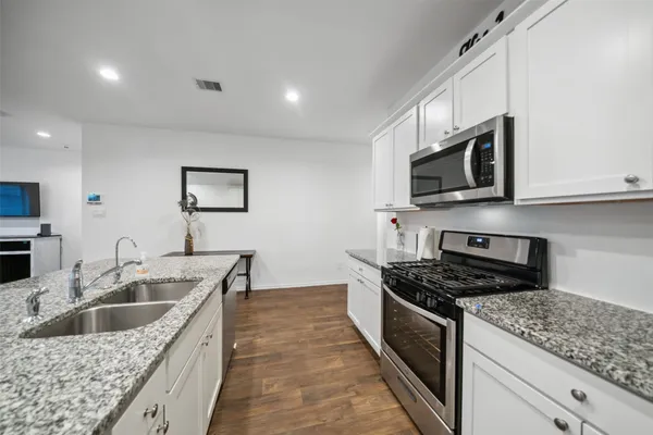 $2,100 | 3308 Cold Swan Court, Conroe, TX 77301