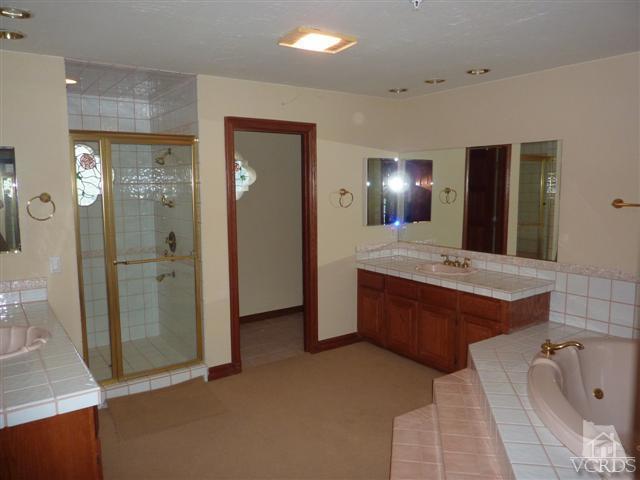 51 Buckskin Road Bell Canyon, CA 91307 - Photo 13 of 24 a large bathroom with a tub and sink