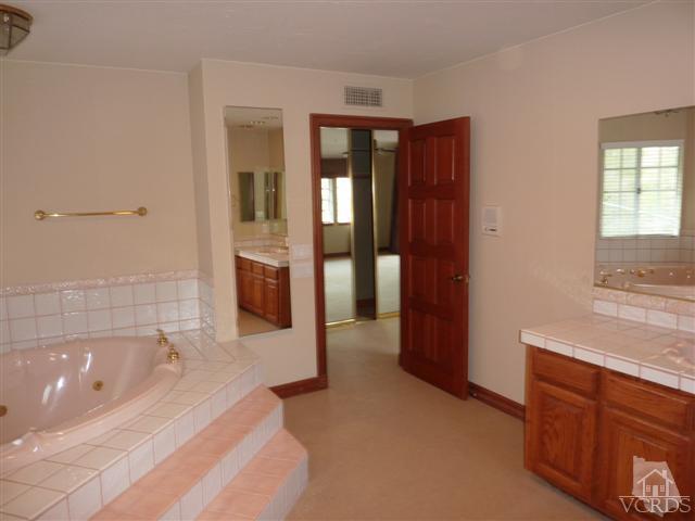 51 Buckskin Road Bell Canyon, CA 91307 - Photo 14 of 24 a spacious bathroom with a tub sink and mirror