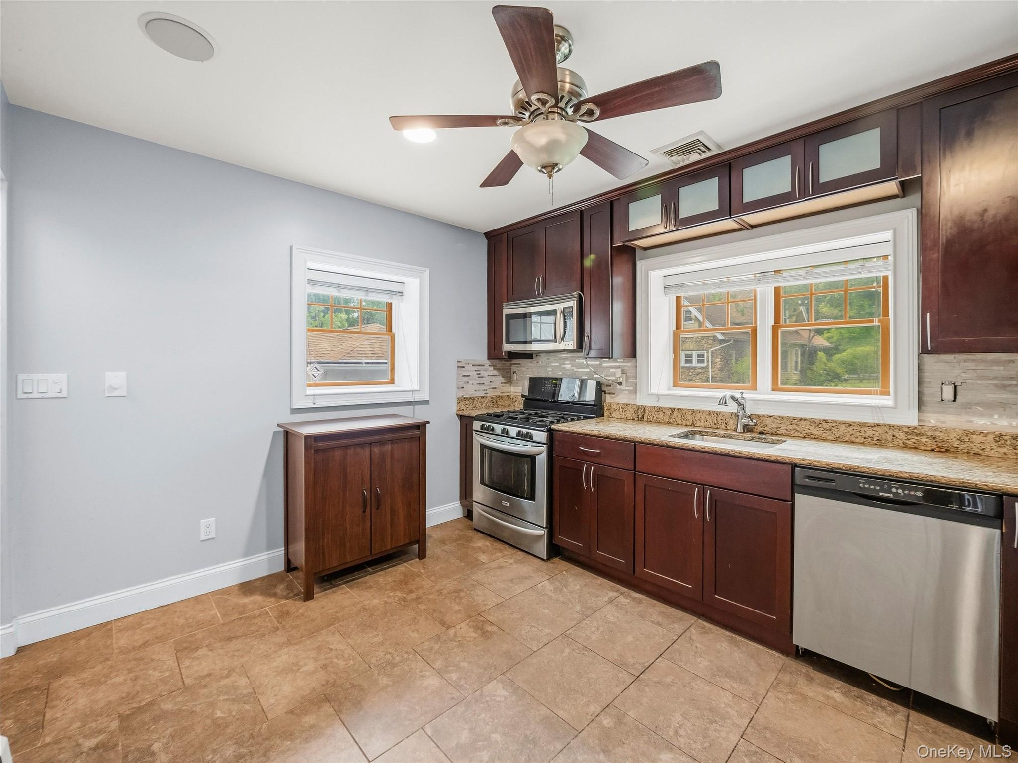 2 Hempstead Lane Spring Valley, NY 10977 - Photo 13 of 35