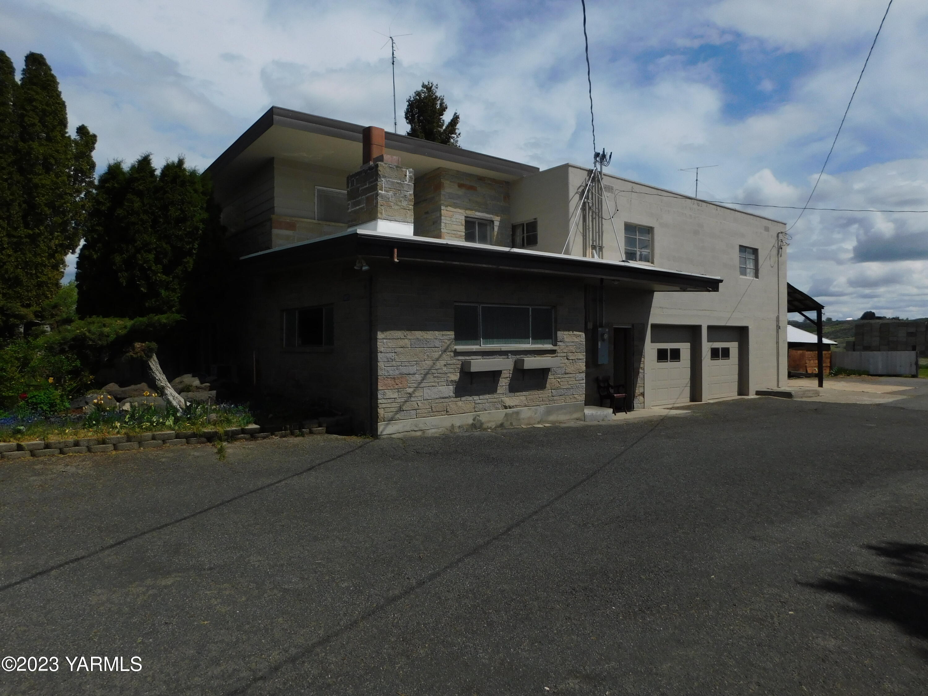 16851 Summitview Road Cowiche, WA 98923 - Photo 26 of 29 26-Side of house