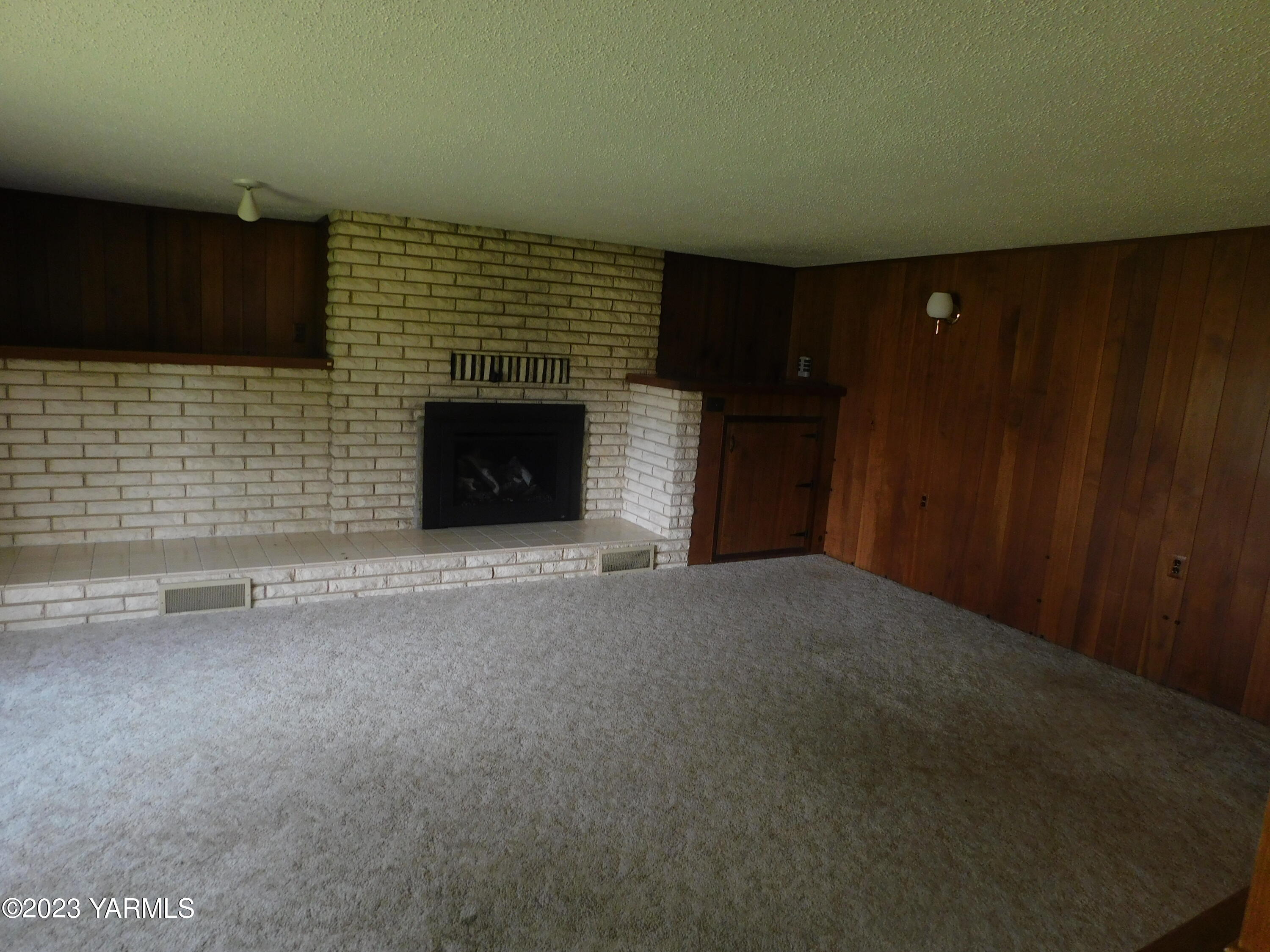 5-Living Rm
