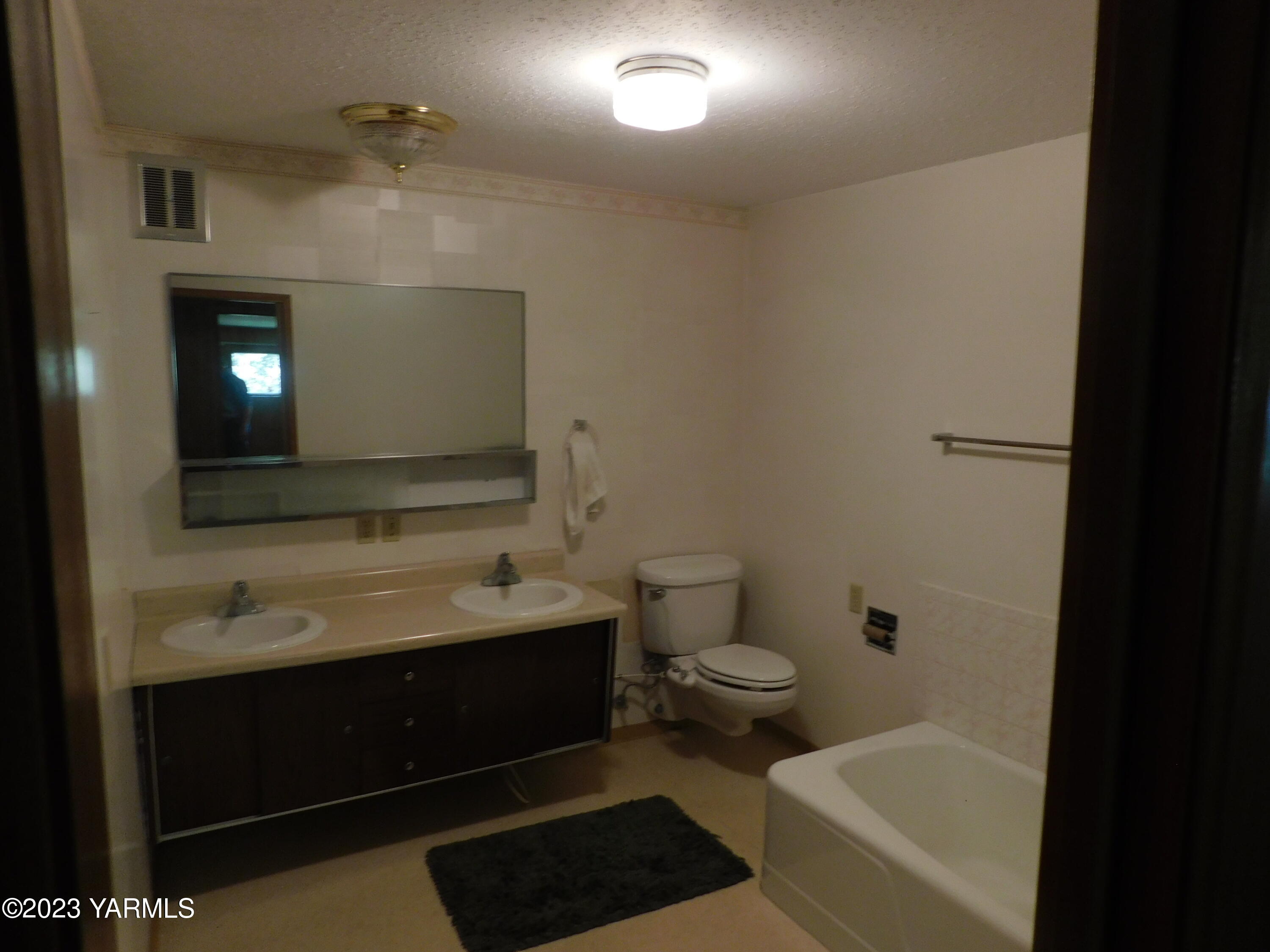 16851 Summitview Road Cowiche, WA 98923 - Photo 8 of 29 8-Main Bath