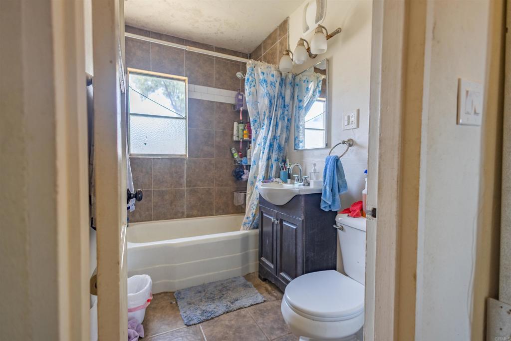 13765 Fremont Street Trona, CA 93562 - Photo 20 of 31 a bathroom with a toilet a sink and bathtub