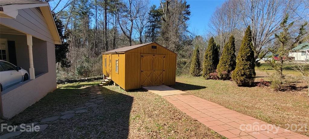 787 Cleghorn Mill Road Rutherfordton, NC 28139 - Photo 5 of 32 a view of a backyard of the house