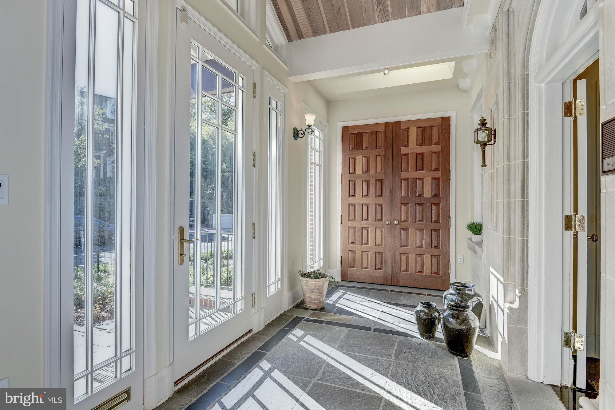 3017 Cortland Place Northwest Washington, DC 20008 - Photo 4 of 30 Interior (General)