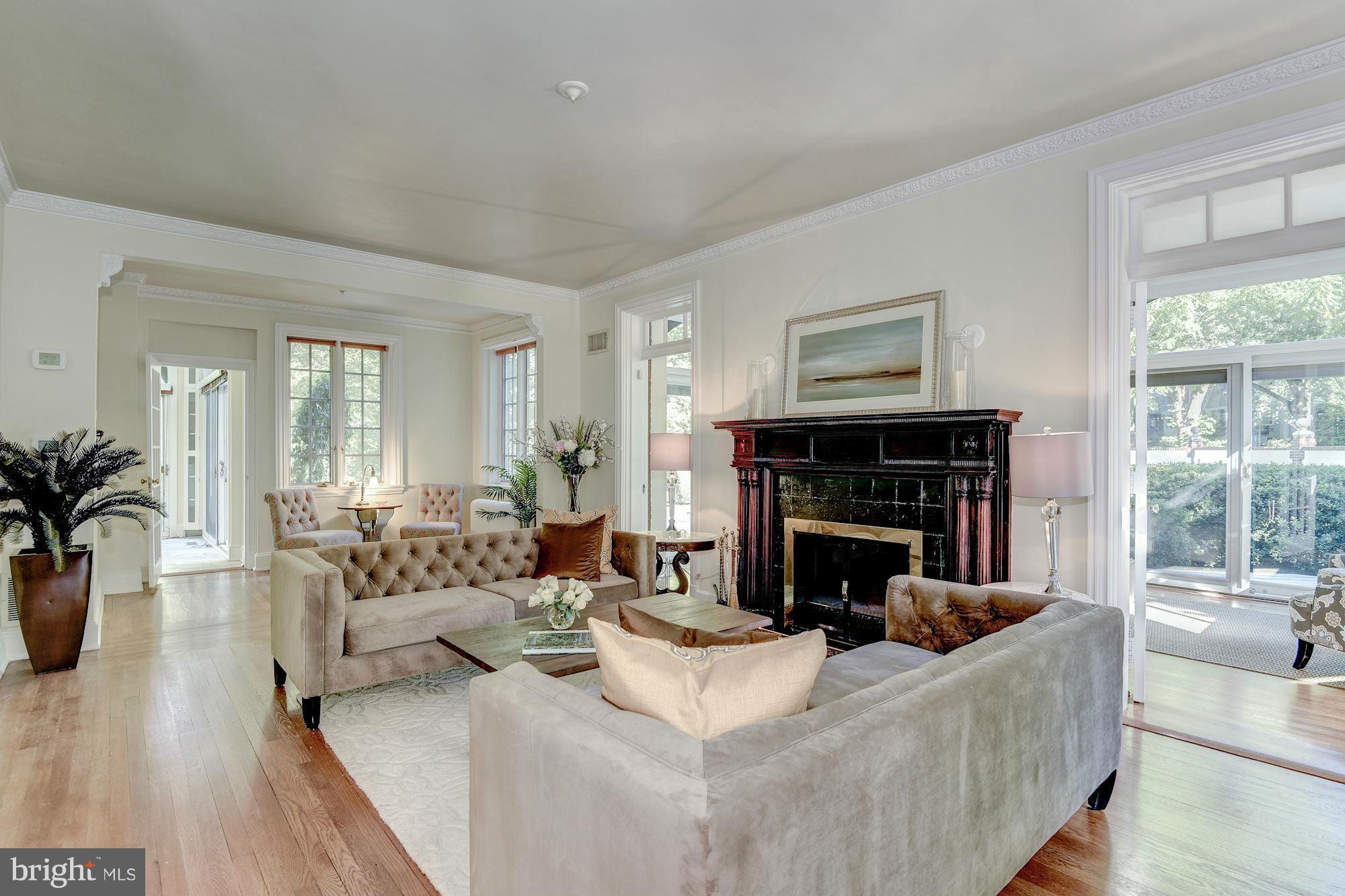 3017 Cortland Place Northwest Washington, DC 20008 - Photo 6 of 30 Living Room