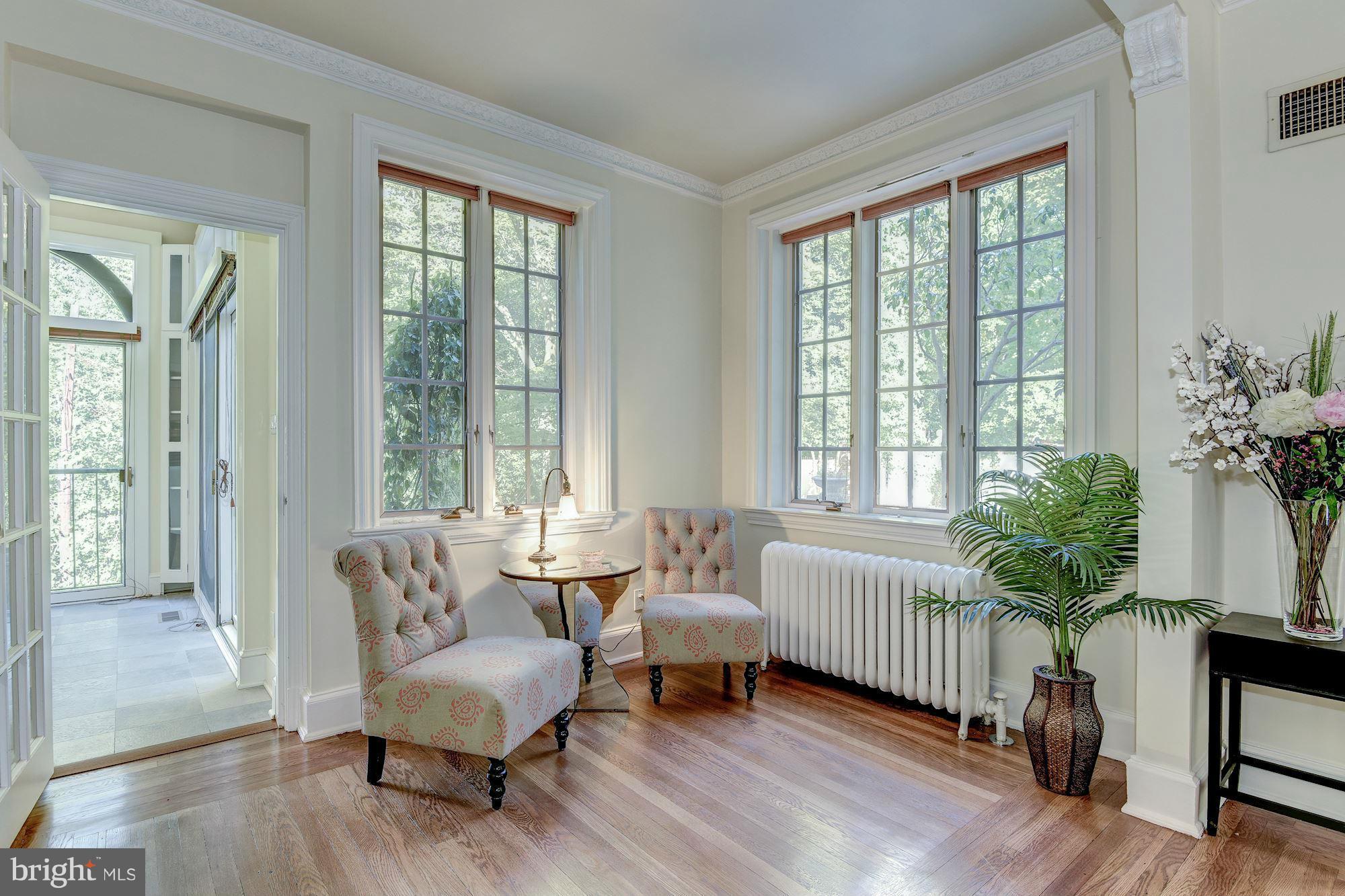 3017 Cortland Place Northwest Washington, DC 20008 - Photo 8 of 30 Living Room