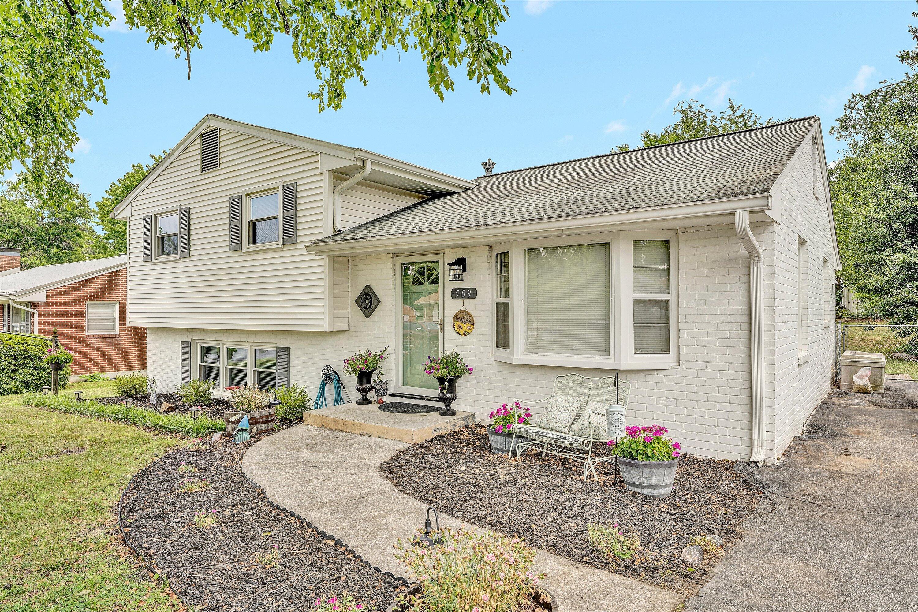 509 Water Oak Road Roanoke, VA 24019 - Photo 1 of 29 Front