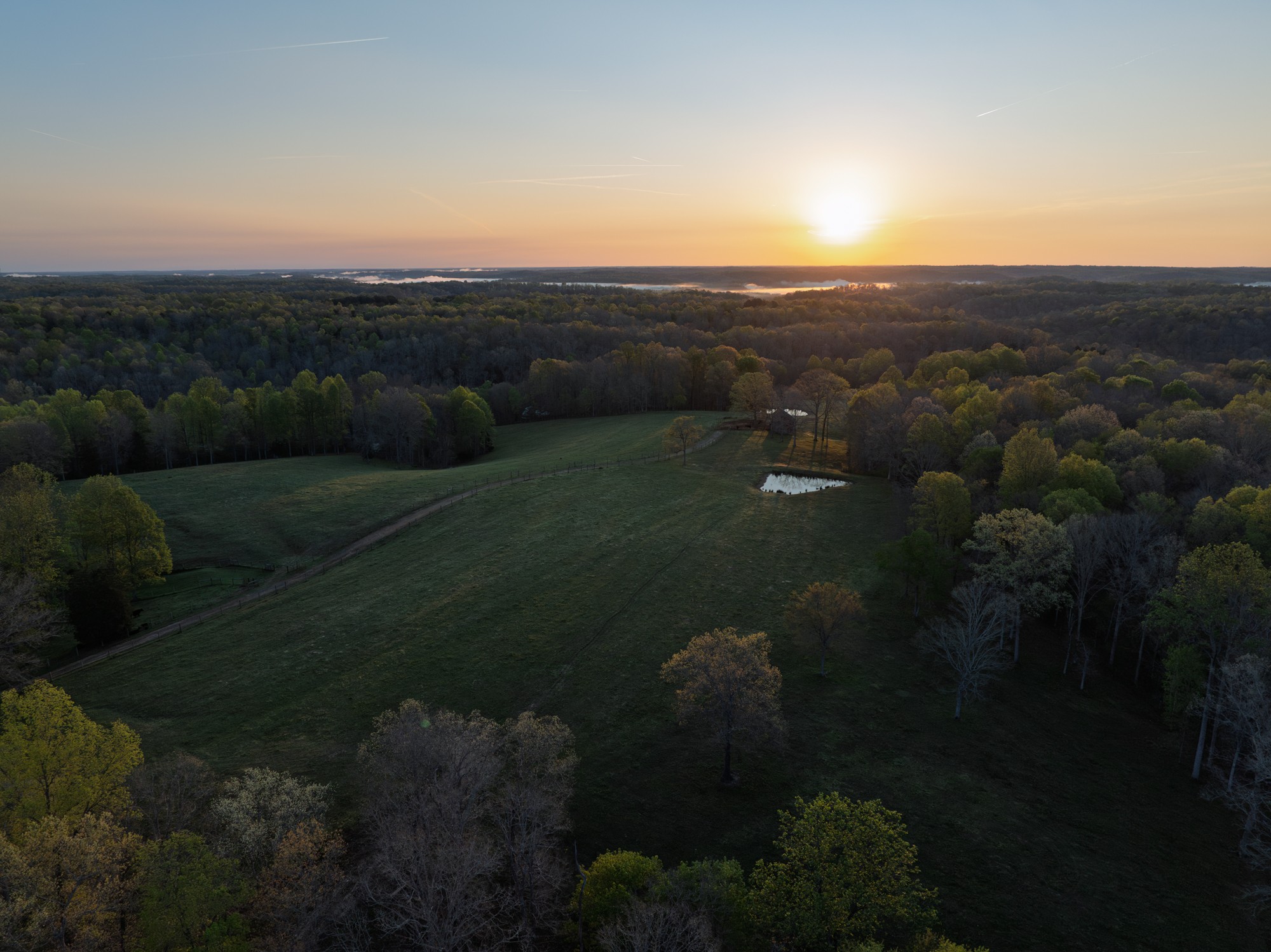 801 Collier Bend Road Charlotte, TN 37036 - Photo 83 of 100 a view of a city from a yard