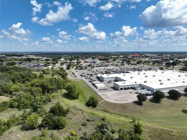 a view of a yard