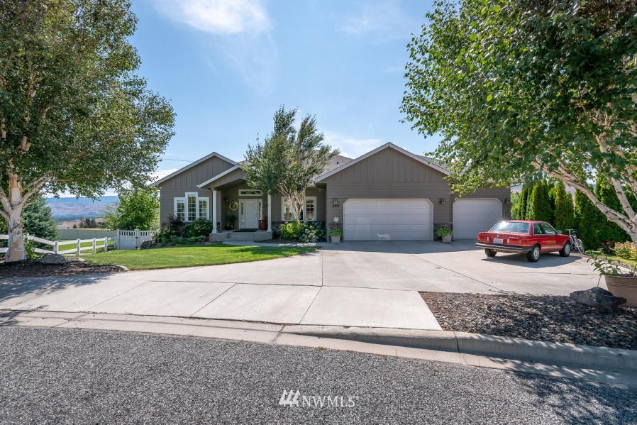 1005 Ridge Crest Drive Wenatchee, WA 98801 - Photo 2 of 25 Gallery Image 2