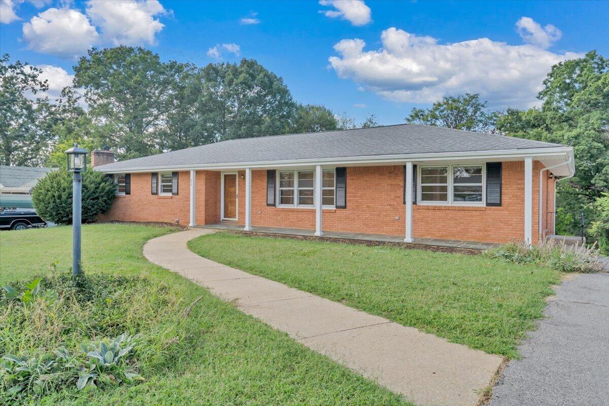 830 Dexter Road Roanoke, VA 24019 - Photo 3 of 52 48-MIB06841