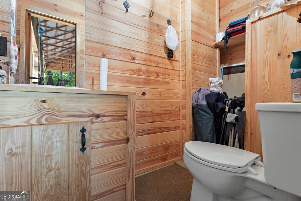 426 Wadley Coleman Lake Road Swainsboro, GA 30401 - Photo 56 of 79 a bathroom with a toilet and a shower