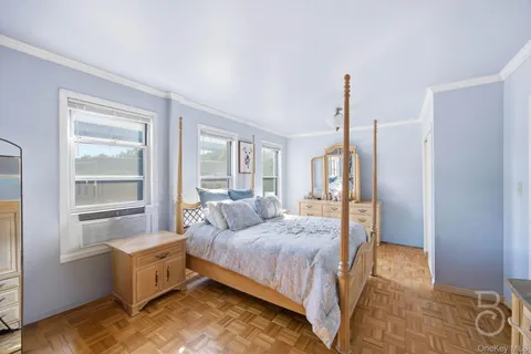 $1,675,000 | 21-08 Ditmars Boulevard | Astoria