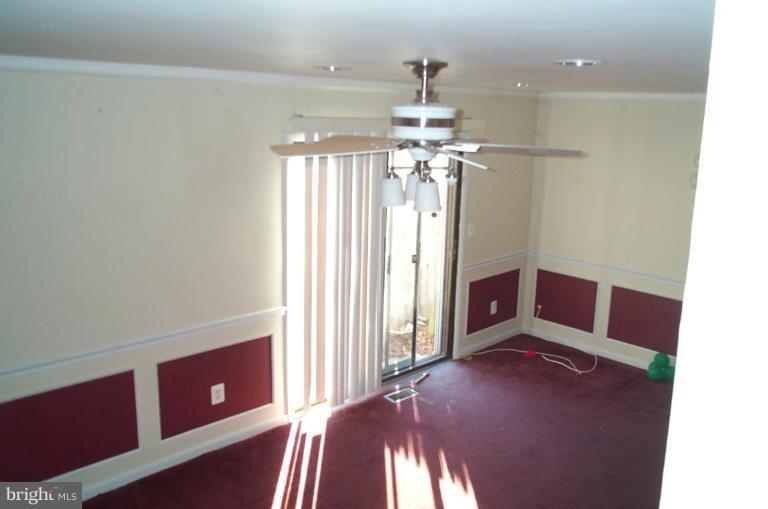 7115 Itte Lane Springfield, VA 22150 - Photo 3 of 8 Living Room