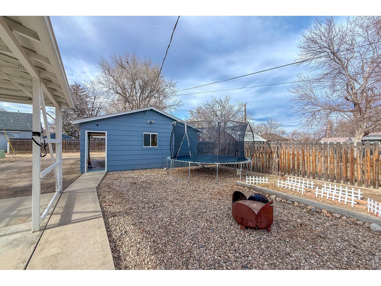 837 5th Street Berthoud, CO 80513 - Photo 33 of 36 a backyard of a house with table and chairs