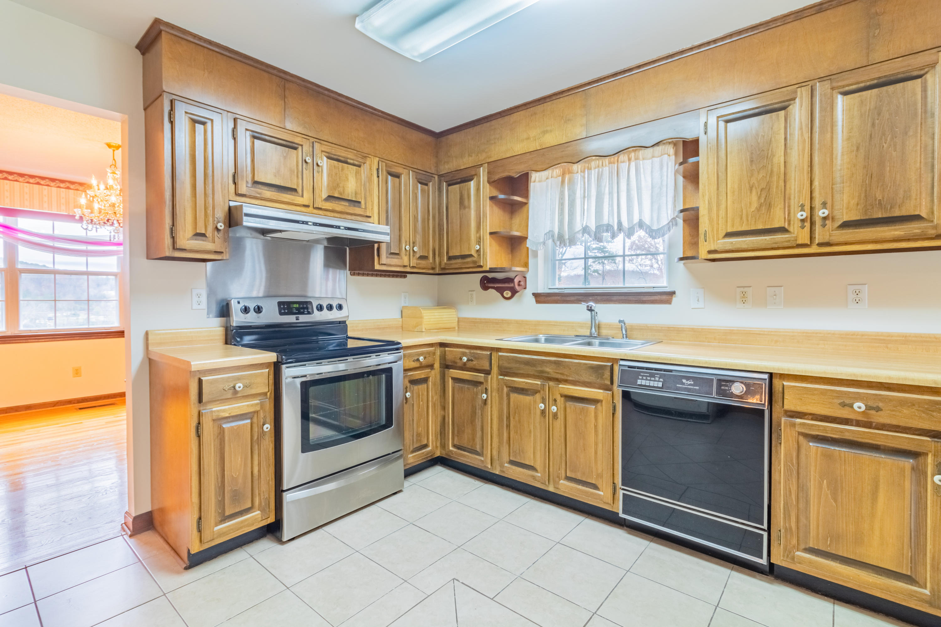 6085 Browntown Road Chattanooga, TN 37415 - Photo 17 of 44 6085-Browntown-High-Res-Photos-29